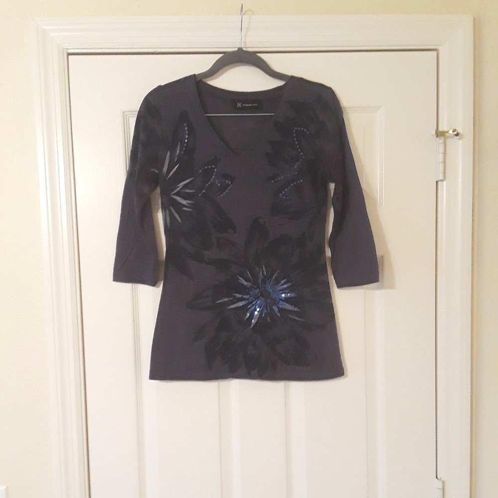 Dark Blue Floral Designed V-Neck Mid-Sleeve Shirt